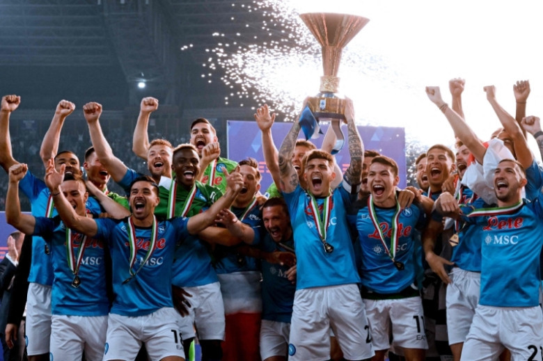 Napoli (3 Gelar)