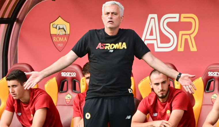 Jose Mourinho Tolak Chelsea Demi Bertahan di AS Roma