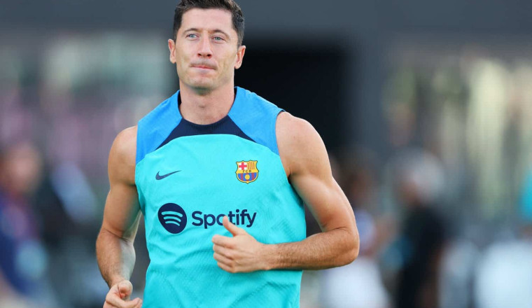 Reuni Lewandowski  dan Ilkay Guendogan Di Barcelona