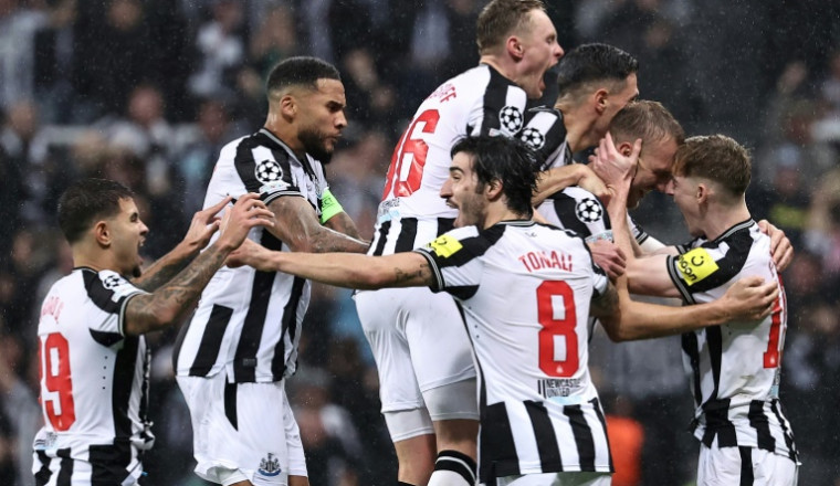 Tampil "Beringas", Newcastle Gasak PSG Tanpa Ampun
