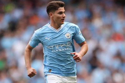 Robert Lewandowski Menua, Barcelona Incar Julian Alvarez!