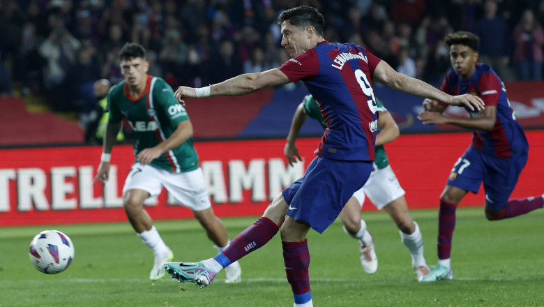 Brace Lewandowski Bantu Barcelona Comeback Atas Alaves