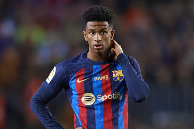 Demi Jaga Neraca Keuangan, Barcelona Siap Jual Alejandro Balde