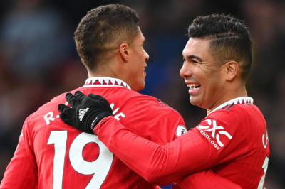 Manuver Transfer Manchester United, Jual Raphael Varane dan Casemiro