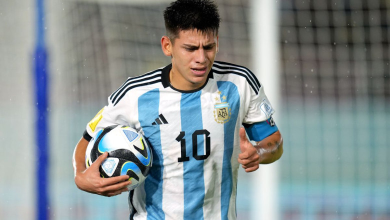 Claudio Echeverri Segera Merapat ke Manchester City