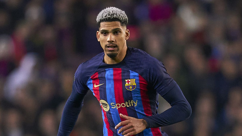 Tolak Bayern Munchen, Ronald Araujo Bertahan di Barcelona