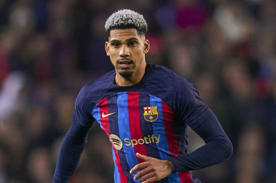Tolak Bayern Munchen, Ronald Araujo Bertahan di Barcelona