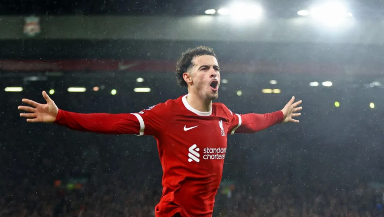 Hajar Newcastle, Liverpool Amankan Puncak Klasemen
