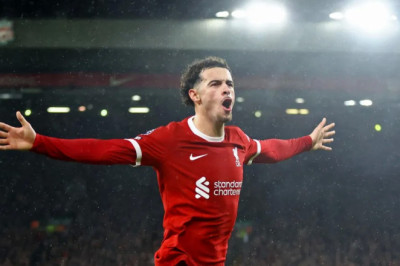 Hajar Newcastle, Liverpool Amankan Puncak Klasemen