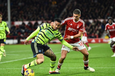 Tumbangkan Nottingham Forest, Arsenal Pepet Liverpool di Puncak Klasemen