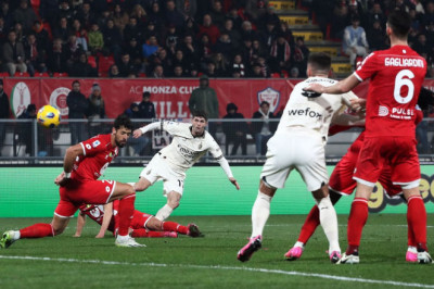 Cetak Dua Gol Telat, Monza Bungkam AC Milan 4-2