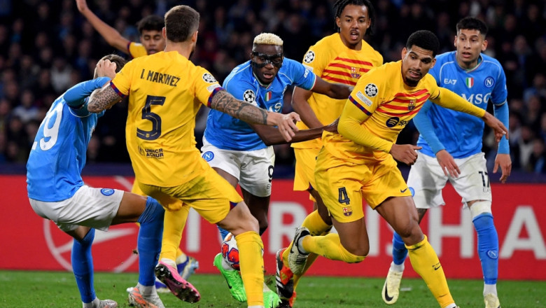 Berjalan Sengit, Laga Napoli vs Barcelona Berakhir Sama Kuat 1-1