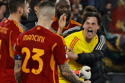 Tumbangkan Feyenoord Lewat Adu Penalti, AS Roma Lolos Babak 16 Besar