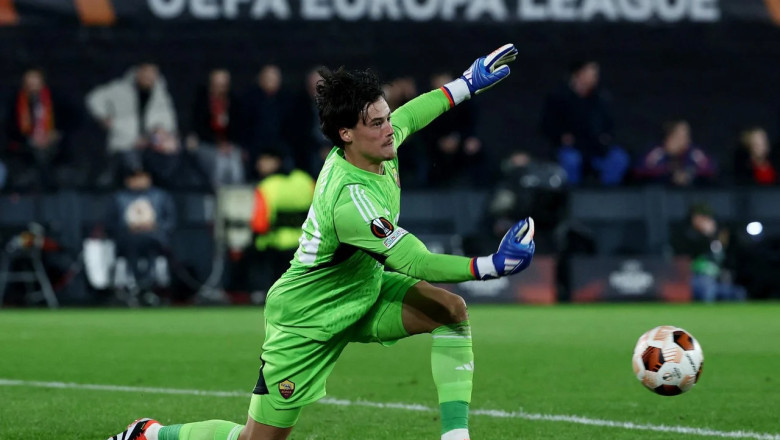Mile Svilar Berhasil Raih Penghargaan Man of the Match di Duel AC Milan vs AS Roma
