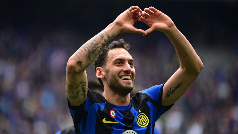 Brace Hakan Calhanoglu Bawa Inter Milan Bungkam Torino 2-0