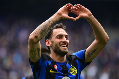 Brace Hakan Calhanoglu Bawa Inter Milan Bungkam Torino 2-0
