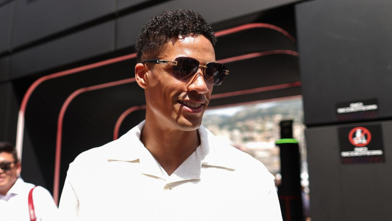 Fix! Raphael Varane Resmi Gabung Como 1907