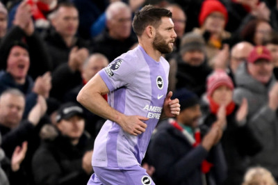 Momen Emosional James Milner, Kenakan Jersey Nomor 20 Lawan Liverpool