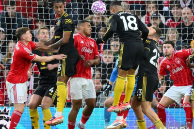 Ini makna lambang bunga merah “Poppy” di jersey klub liga Inggris