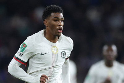 Manchester City dan Bayern Munich Tertarik pada Bek Muda Chelsea