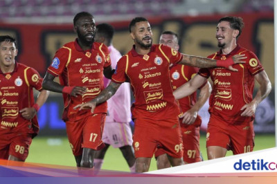 Papan Atas vs Zona Degradasi: Persija Pede Tantang Semen Padang