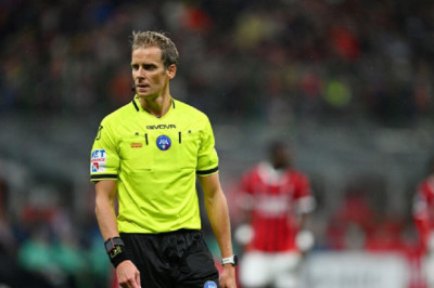 Hampir Blunder, Wasit Daniele Chiffi Dua Kali Diselamatkan VAR