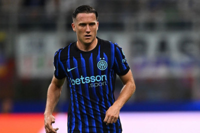 Media Italia Ungkap Alasan Chivu Tarik Piotr Zielinski Sebelum Adu Penalti