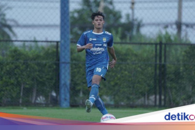 Dipercaya Jadi Starter Persib Lagi, Dewangga Bersyukur