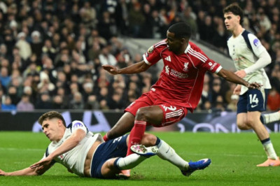 Alexander Isak Cedera Parah Usai Kena Tekel Brutal, Van de Ven: Agak tak Beruntung