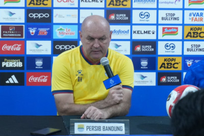 Pelatih Persib Waspadai Motivasi Berlipat PSM Sebagai Tamu