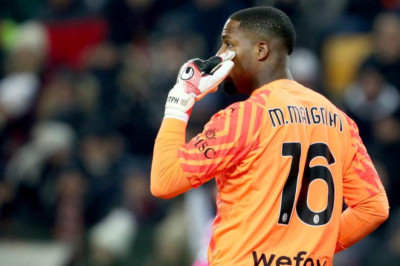 AC Milan Tegaskan Enggan Berpisah dengan Mike Maignan