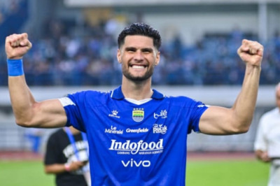 Bek Percaya Diri, Striker Penuh Gairah: Persib Siap Hadapi Ratchaburi di ACL Two