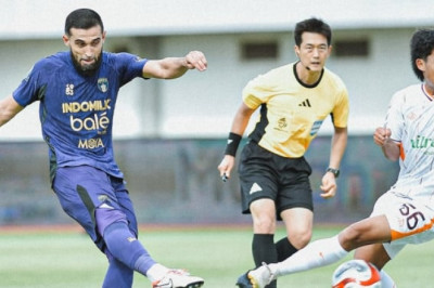 Borneo Dihajar Persita, Persib Vs Persija Makin Panas