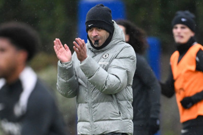 Liam Rosenior Tegaskan Punya Otoritas Penuh di Chelsea