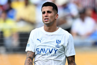 Joao Cancelo Tinggal Selangkah Lagi Balik ke Barcelona
