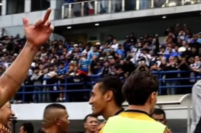 Van Basty Sousa Acungkan Jari Tengah, Bobotoh Ngadu ke Komdis PSSI