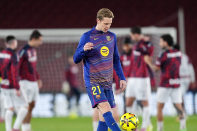 Frenkie de Jong Dipastikan Absen Lawan Santander