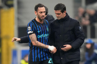 Inter Milan Tunda Transfer Salah Satu Gelandangnya setelah Calhanoglu Cedera