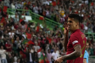 Barcelona Resmi Daftarkan Joao Cancelo