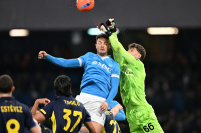 Napoli 0-0 Parma: Rinaldi Bersinar di Laga Tandang