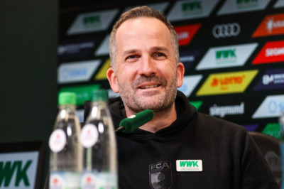 Pelatih FC Augsburg Ungkap Cara Kalahkan Bayern, Jaga Michael Olise!