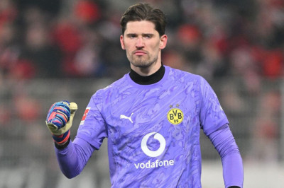 Gregor Kobel Puji Kokohnya Pertahanan Dortmund Musim ini