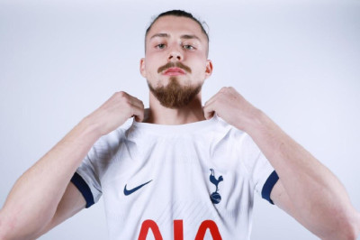 AC Milan Intip Peluang Daratkan Bek Milik Klub Top Inggris Ini?