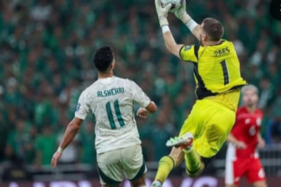 Ajax Dikabarkan Tertipu Harga Maarten Paes