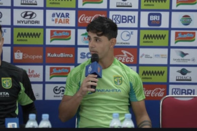 Terlalu Dominan tapi Tumpul, Bruno Moreira Geram Persebaya Buang Peluang di Depan Bonek