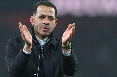 Tersingkir di Piala Liga, Liam Rosenior Soroti Peningkatan Performa Chelsea