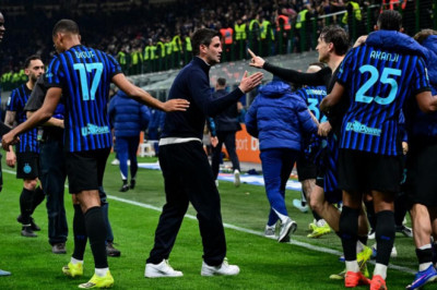 Cristian Chivu Bela Kemenangan Inter usai Tumbangkan Juventus dalam Laga Panas Derby d'Italia