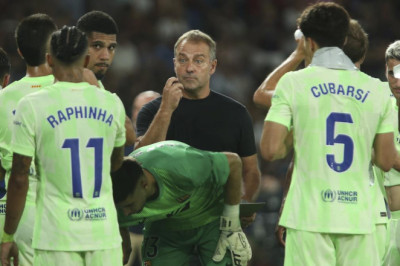 Hansi Flick Gelar Rapat Panjang Usai Barcelona Alami Dua Kekalahan Beruntun