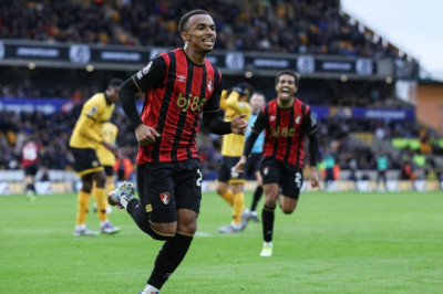 Saingan dengan Real Madrid, Manchester United Berburu Striker Ganas 19 Tahun