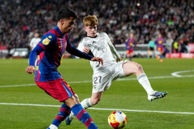 Joao Cancelo Bisa Jadi Pilihan Hansi Flick Lawan Levante